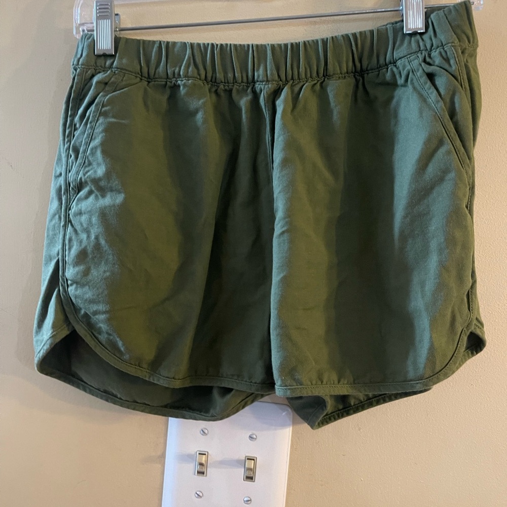 Madewell pull on army green shorts with pockets, xs